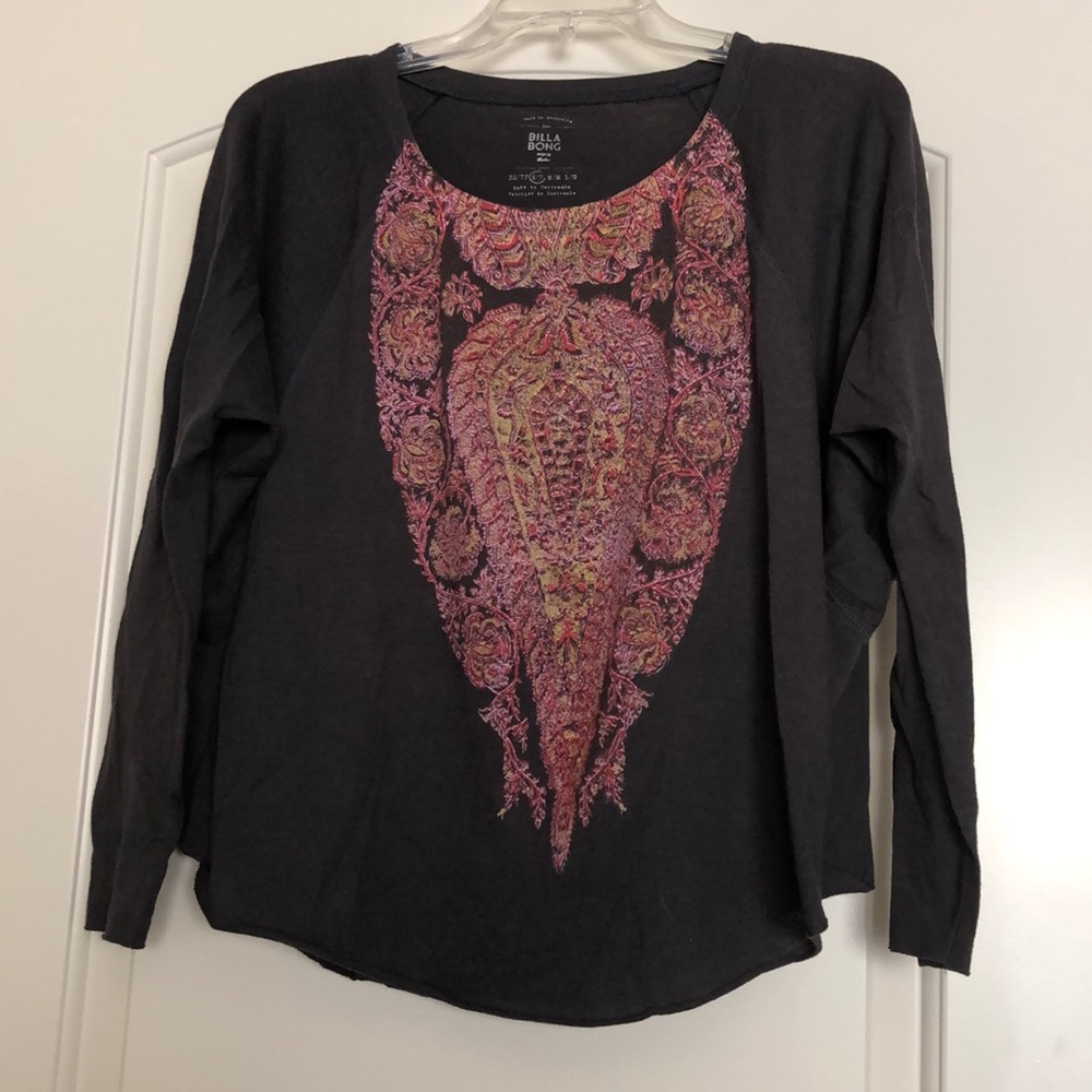 Patterned flowy top (: